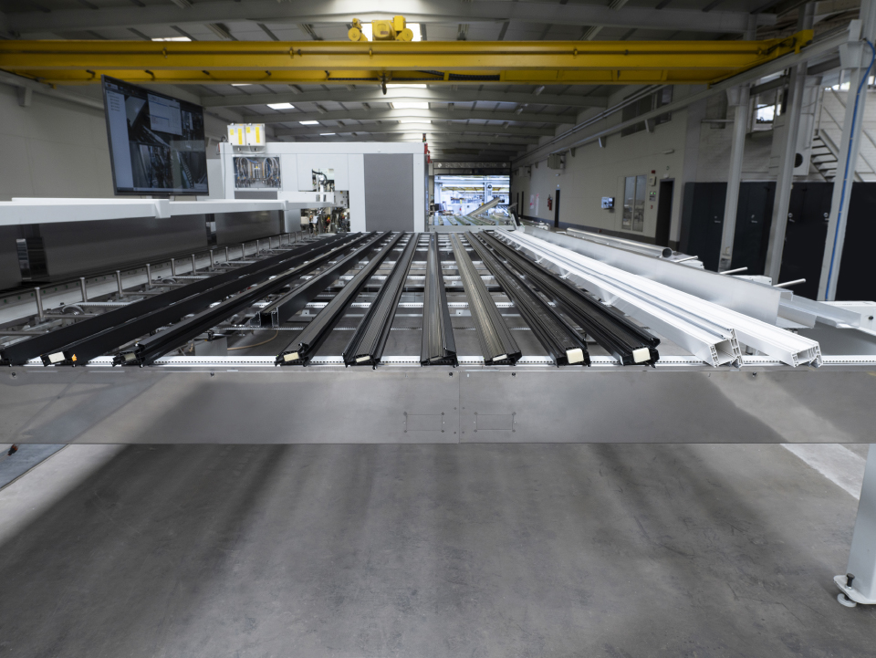 Nieuwe volautomatische productielijn verhoogt efficiëntie bij fabrikant van onzichtbare deursystemen
