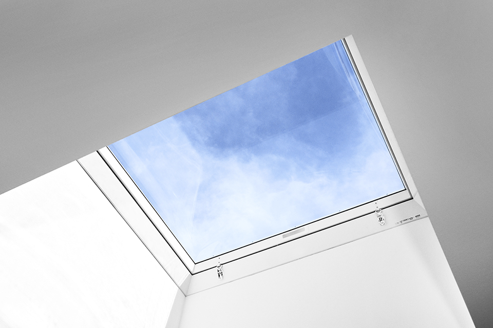 VELUX® introduceert een nieuwe generatie glazen daklichten voor platte daken met een onbelemmerd uitzicht en een maximum aan daglicht