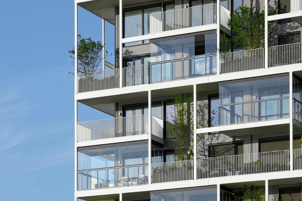 Innovatieve balkonbeglazing bespaart bouwkosten